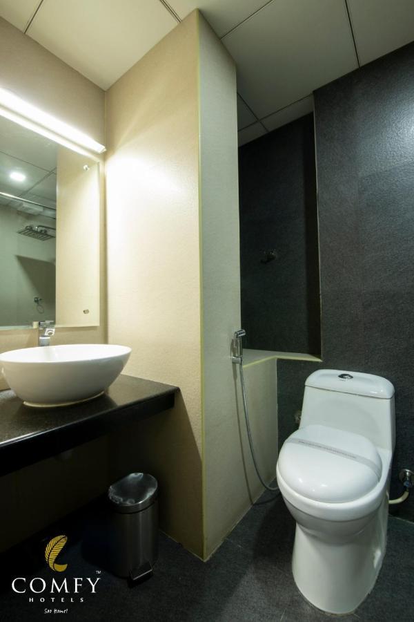 Comfy Luxury Hotel Bangalore Exterior photo